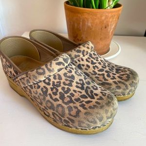 Dansko 39 animal print clogs